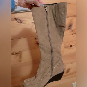 Women’s Tall/Over the calf suede leather tall boots. Size 9